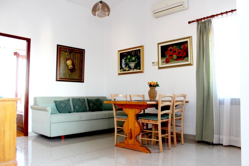 Apartments Cavae Romanae เมดูลิน ภายนอก รูปภาพ